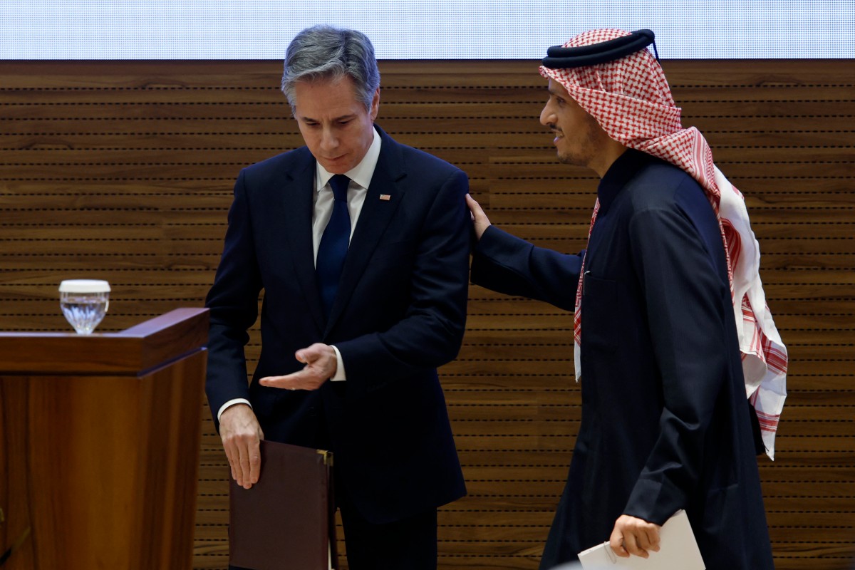 خمسة أخبار بارزة في صباح النهار ... اختراق المطار لإثارة الفتنة، نصرالله مقررا بالتفاوض والميدان؟